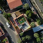 Los Amigos Yoga & Wellness بيت شباب La Mareta