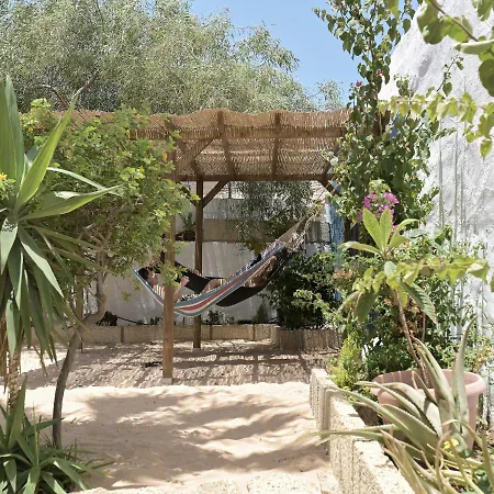 Los Amigos Yoga & Wellness Хостел Ла-Марета