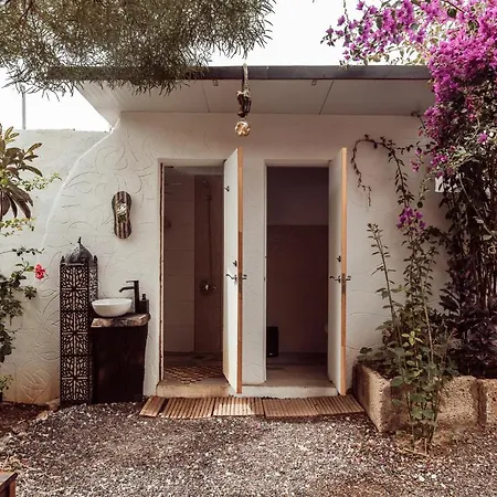 Los Amigos Yoga & Wellness * Ла-Марета