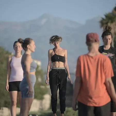 Хостел Los Amigos Yoga & Wellness Ла-Марета