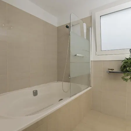 Los Amigos Yoga & Wellness * La Mareta