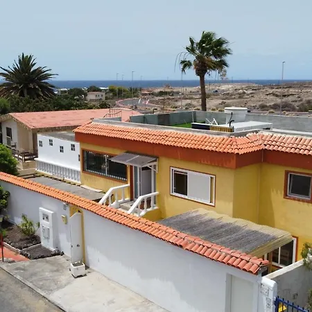 Los Amigos Nomad Hostal *