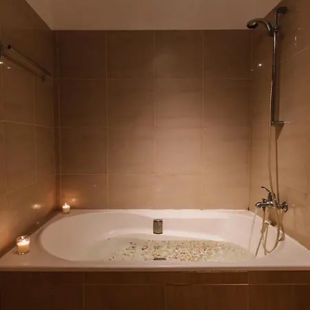 Los Amigos Yoga & Wellness بيت شباب La Mareta