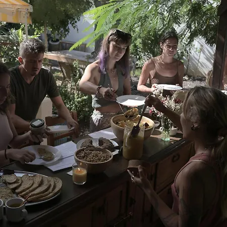 Los Amigos Nomad Hostal