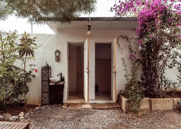 Los Amigos Yoga & Wellness * La Mareta